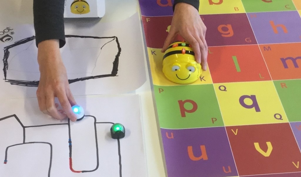 5 Afbeelding robotjes Beebot Ozobot.jpg (98966 bytes)